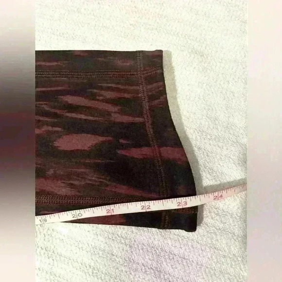 Lululemon Exquisite Crop in Bordeaux Animal Print Drama Size 6 - Picture 9 of 12